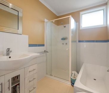 Easy-Care, Updated Claremont Home - Photo 4