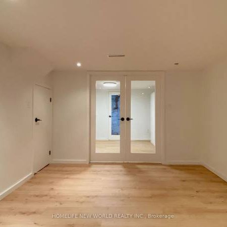 Rarely available heart of queen st west! - Photo 1