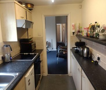 4 Bed Terraced House, Queens Road, NG9 - Photo 3