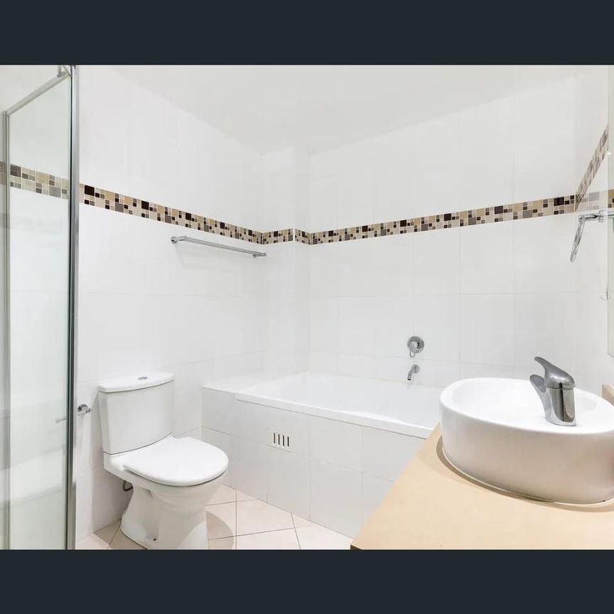 SUNLIT 2 BEDROOM, 2 BATHROOM APARTMENT WITH GYM & BBQ AREA - Photo 1