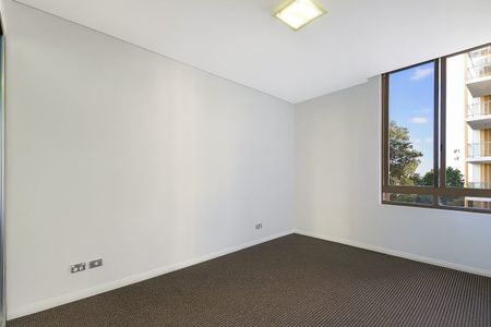 Stylish Two-Bedroom Apartment with Premium Facilities - Photo 2