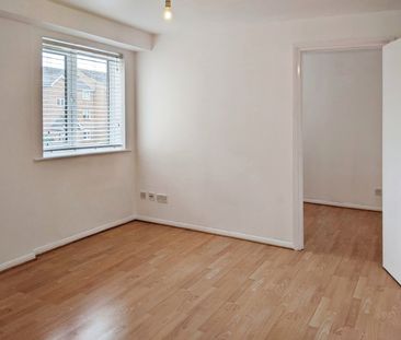 Mullards Close, Mitcham - Photo 2