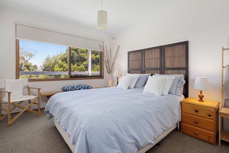 Sundrenched Beach Retreat - Photo 4