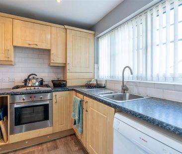 3 bedroom semi-detached house to rent - Photo 4