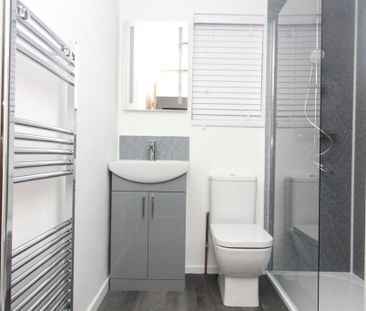 1 bedroom semi-detached bungalow to rent - Photo 2