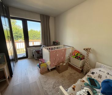 Prachtig gerenoveerd 2 slpk appartement met terras & garage! (Gedee... - Photo 6