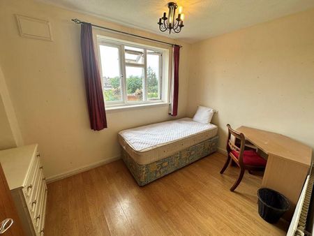 4 bedroom apartment to rent - Photo 4