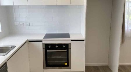 Weymouth - 3 Bedroom Home With Spacious Section - Photo 4