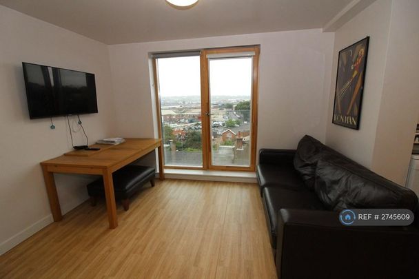 1 bedroom in a flat share to rent - Photo 1