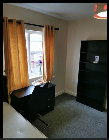 Room in a Shared House, Connaught Road, RG30 - Photo 3