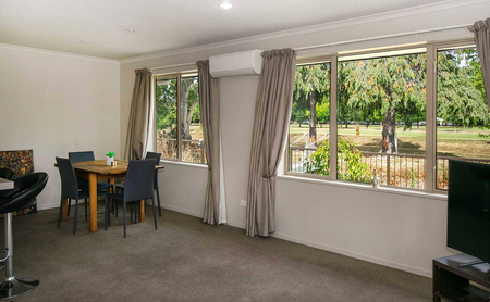 Sunny 3-Bed Home with Park Views - Available Now - Photo 2