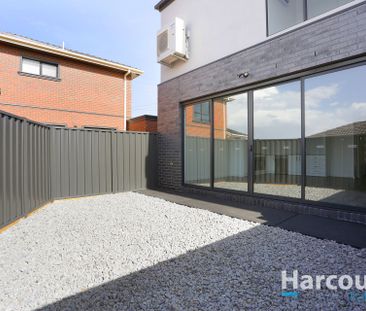 Modern 3-Bedroom Home with Natural Light and Balcony - Photo 3