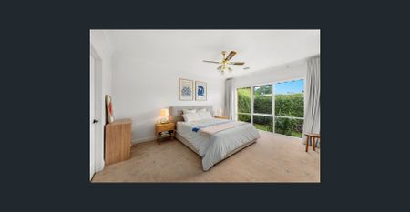 Large Single Level home with Multiple Living Area’s! - Photo 3