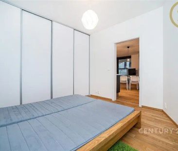 Světlý, plně zařízený byt 2+kk s lodžií, sklepem a garážovým stáním... - Фото 5