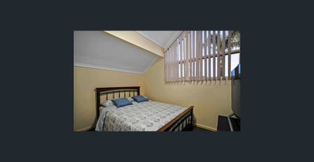 🌟 Executive Marina Living with Unmatched Views - Photo 4