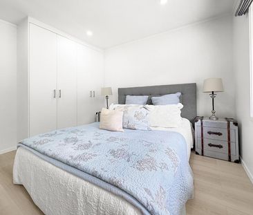 Newly Renovated Garden Apartment - Photo 3