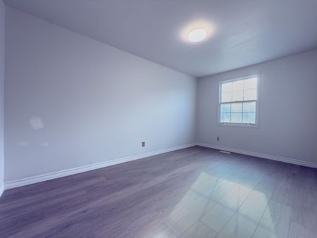 For Lease - 343 Bronte Road, Oakville, Ontario - Photo 2