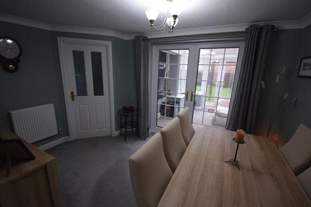 3 bedroom detached house to rent - Photo 5