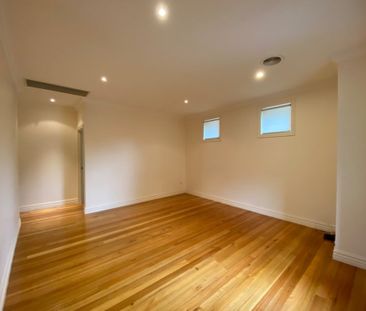 3 Bedroom Single Storey Townhouse in Fantastic Location! - Photo 5