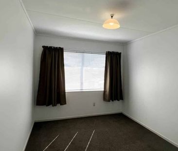 Tidy & Secure Home, Handy to Everything - Photo 1