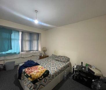 5 bedroom semi-detached house to rent - Photo 2