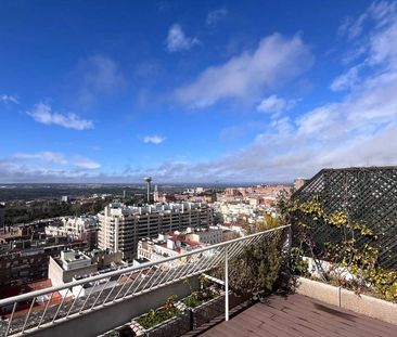 2 room luxury penthouse for rent in Madrid, Spain - Photo 5