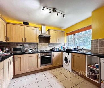 Woburn Avenue, Farnborough, GU14 - Photo 5