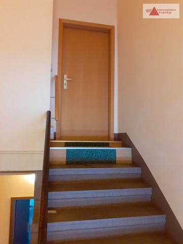 Wohnen in Aue – Dachgeschosswohnung in zentraler Lage zu vermieten - Photo 2