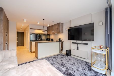 1 Bed Flat, Bartle Road, W11 - Photo 3