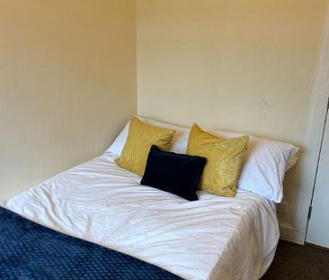 3 bedroom flat to rent - Photo 5