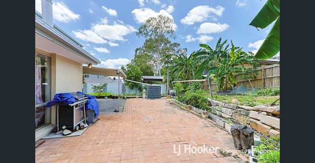 Spacious 5-Bedroom Family Home in Sought-after Forest Lake A Perfect Blend of Comfort & Convenience - Photo 1