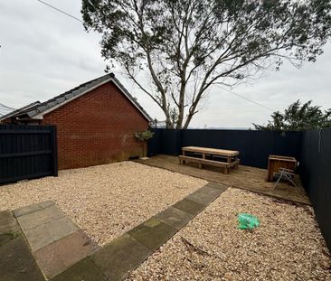 Clos Eileen Chilcott, Llansamlet, SWANSEA - Photo 6