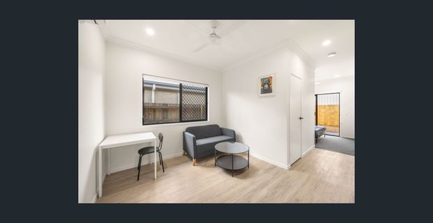 Brand New 1 bedroom ultra modern apartments fully furnished within building of 5. CAR SPOT & BILLS INCLUDED!! - Photo 1