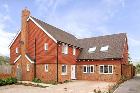 A stylish and modern home in the historic village of Lenham - Photo 2