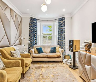 A spectacular five bedroom townhouse with garage in the heart of Ba... - Photo 2