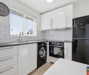 1 Bedroom Flat - Purpose Built To Let - Photo 2