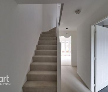 4 bedroom terraced house to rent - Photo 1