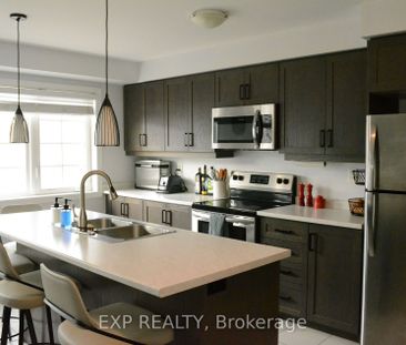 Townhouse For Lease | X8138292 - Photo 2