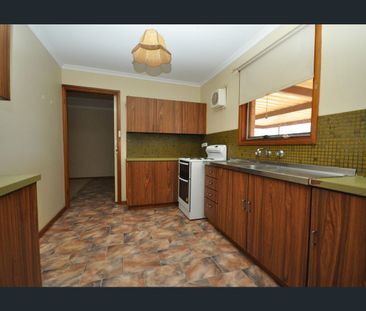 10 Davies Crescent, Port Augusta West - Photo 2