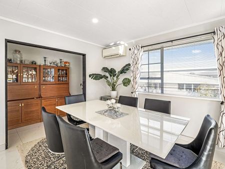 Springvale - 5 Bedrooms - Photo 2