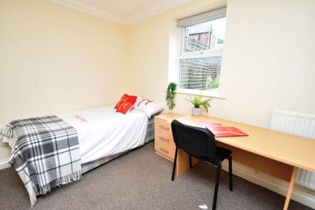5 bedroom house to rent - Photo 2