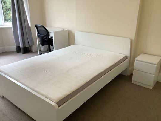 6 Bedroom Detached To Rent in Lenton - Photo 1