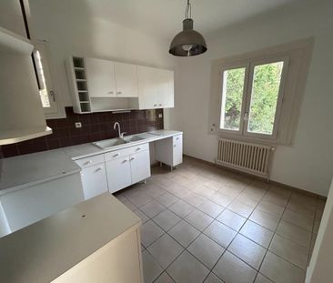 Location Maison 5 pièces 109m² LES ANGLES 30133 - Photo 4