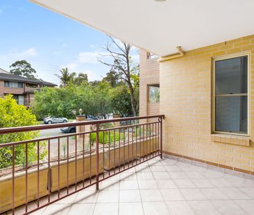 Well Maintained Ground Floor 2 Bedroom Unit - Photo 3