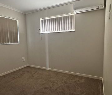 Charming 3BR Home in Clover Park! - Photo 4