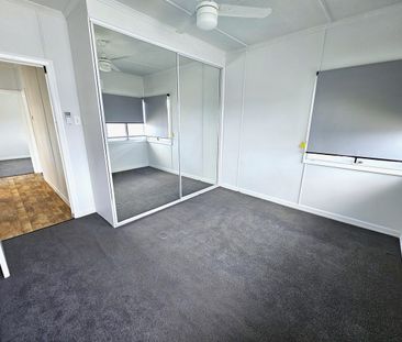 Charming Highset Family Home with Spacious Yard - Photo 2