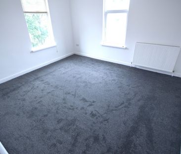 To Let 3 Bed Flat - Photo 1