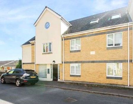 A modern top floor apartment in vibrant Chatham. - Photo 3