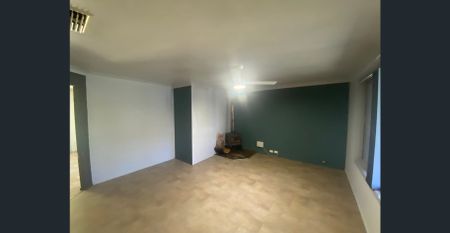 3 BEDROOM HOME LOCATED IN WEST TAMWORTH - Photo 2