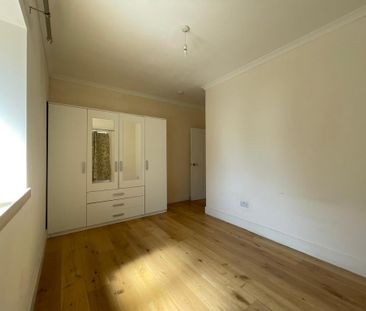 3 bedroom flat to rent - Photo 5